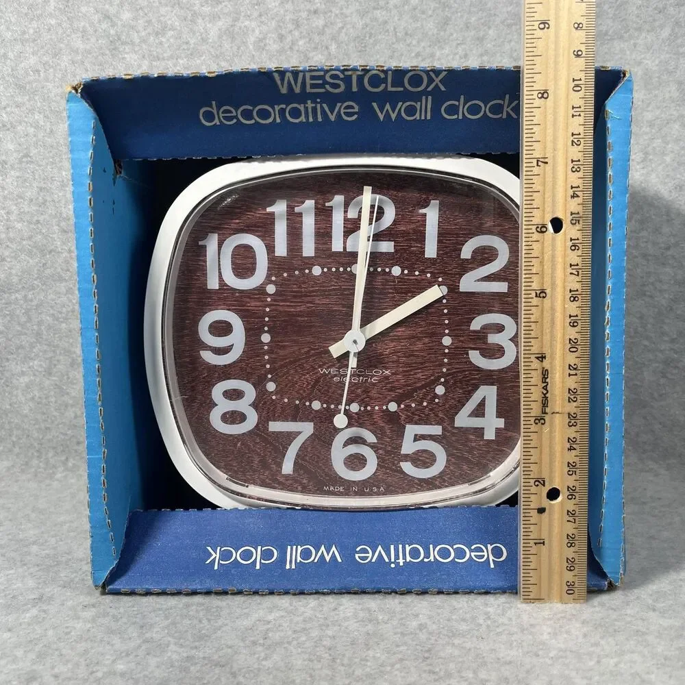 Vintage Westclox Walltone Electric Wall Clock Walnut‎ Woodgrain USA Retro Decor